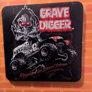 Grave Digger Magnet Black